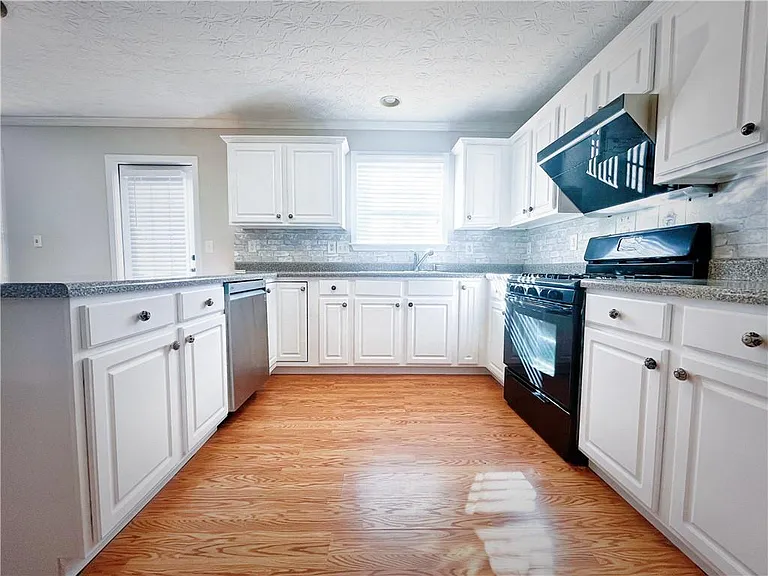 3368 Hill Pond Dr — Photo 7