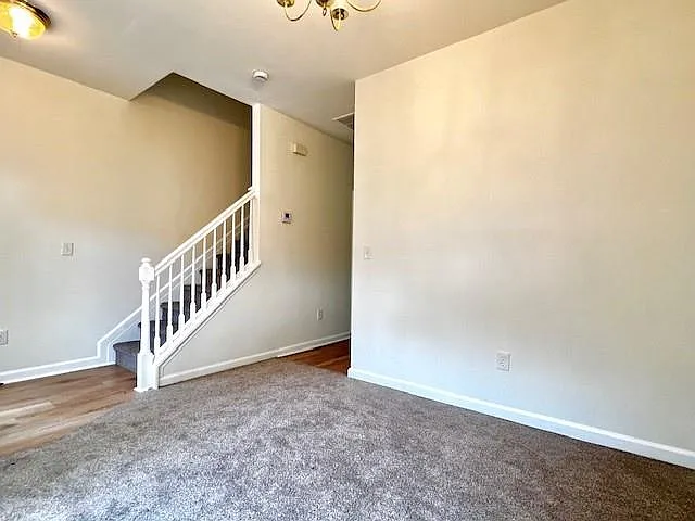 895 Redwood Dr — Photo 2