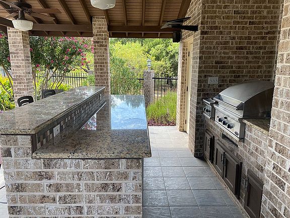 Outdoor kitchen 