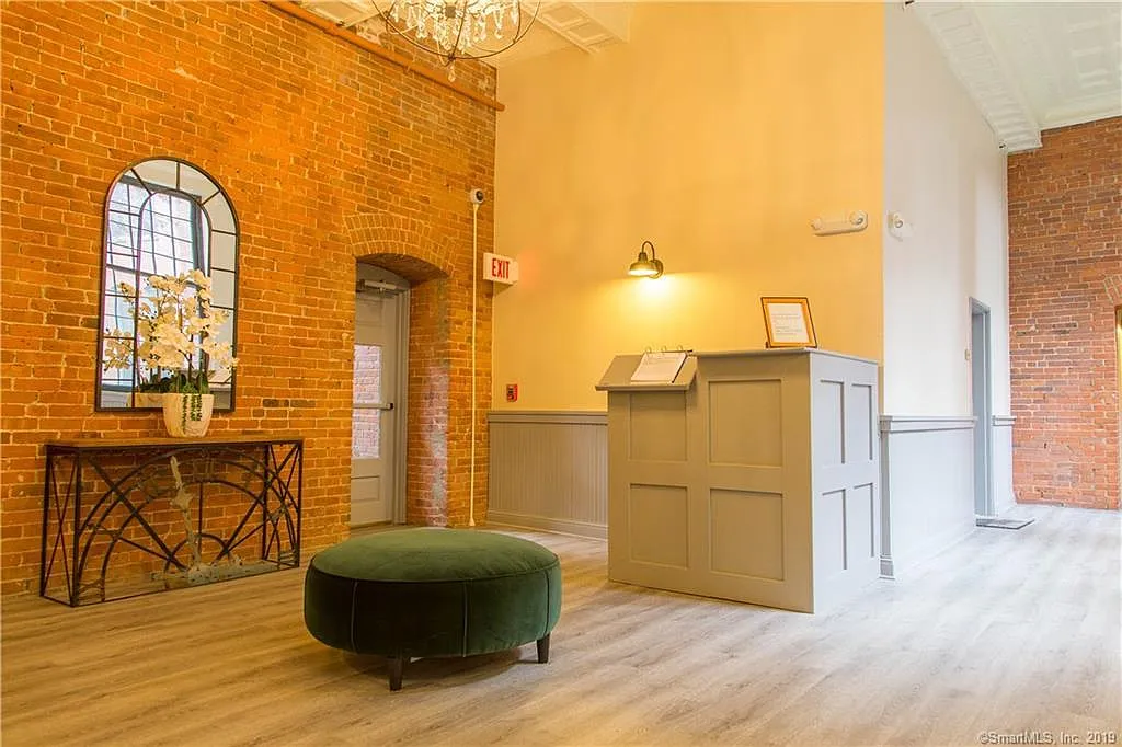 Studio, 800 sqft, $2,200 — Photo 2