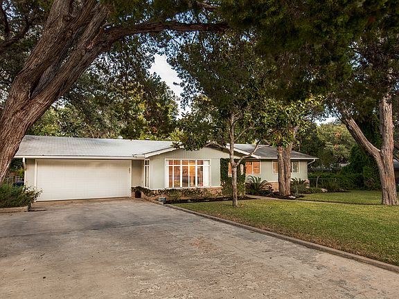 5th image of 968 Rosemary Dr