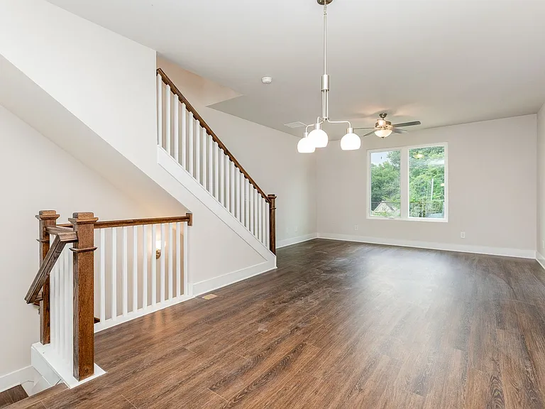 212 Mattoon St — Photo 6