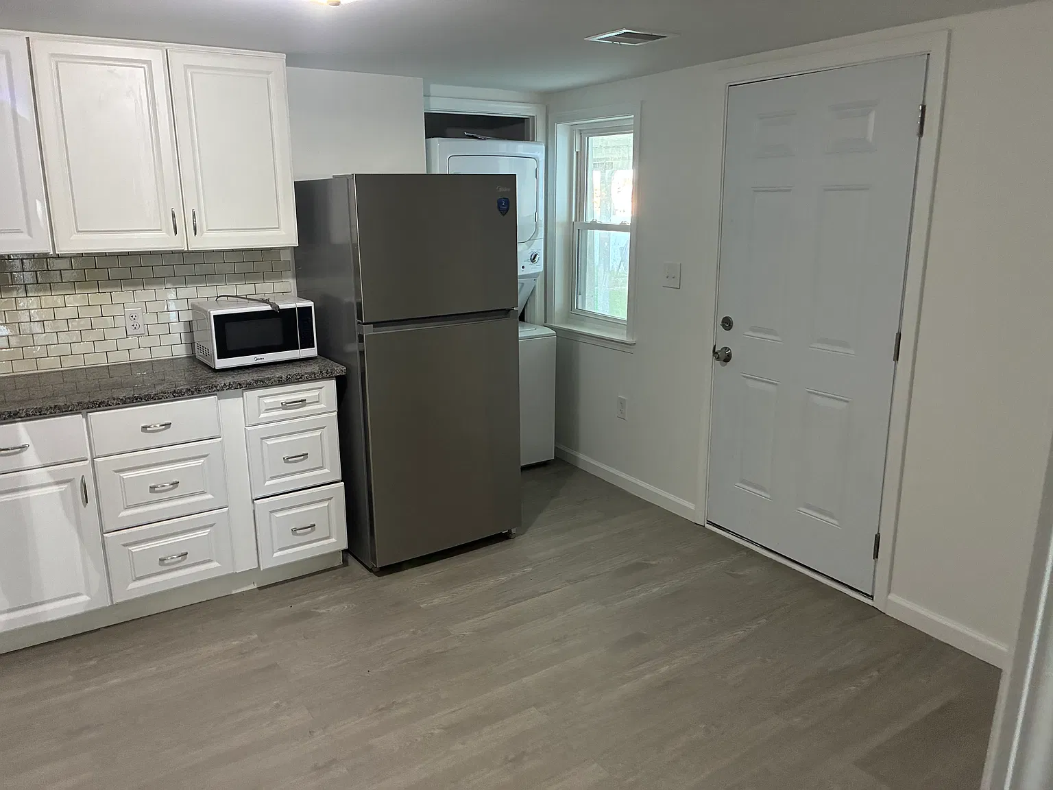 3 bed, 1200 sqft, $1,800 — Photo 3