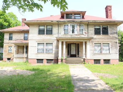 48 Fairfield Ave, Holyoke, MA, 01040