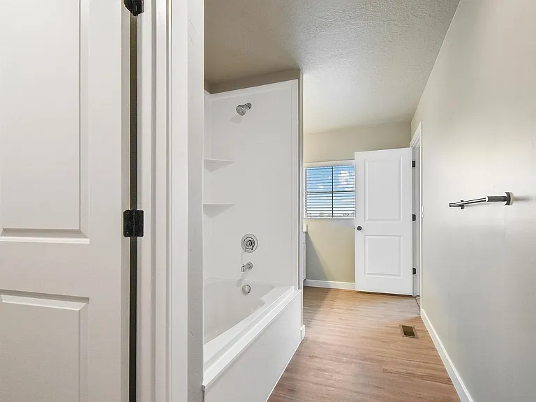 3521 S 4300 W — Photo 6