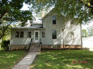 1332 Spring St, Grinnell, IA 50112