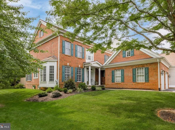 300 Arthur Ct, Newtown Square, PA 19073