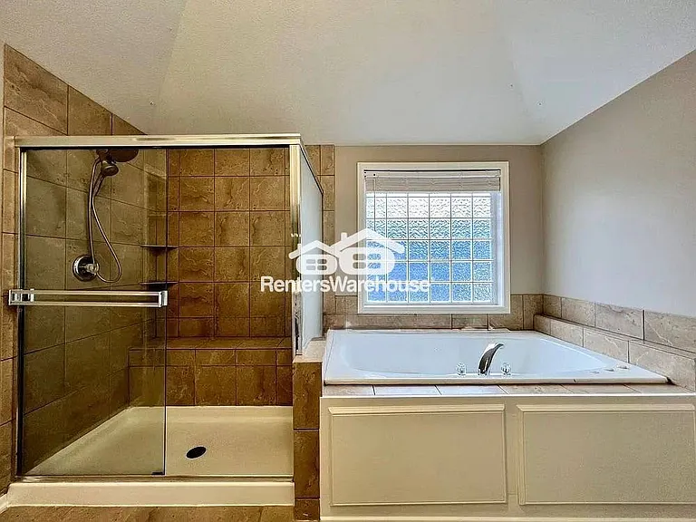 15861 Linden St — Photo 21