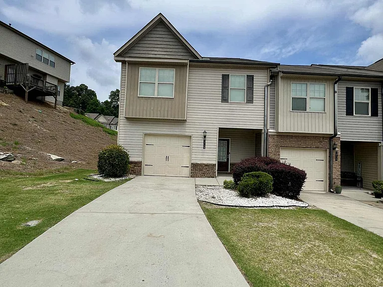 1737 Snapping Ct — Photo 1