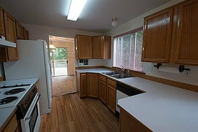 5th image of 3645 Lake Forest Ct SE