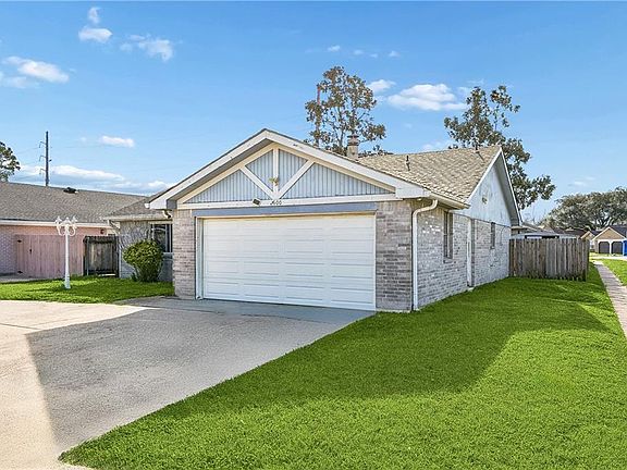3rd image of 2600 Cambridge Dr