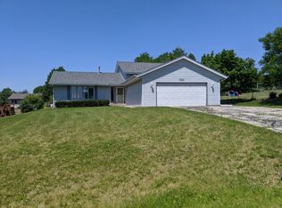 9352 Densmore Dr, Roscoe, IL 61073