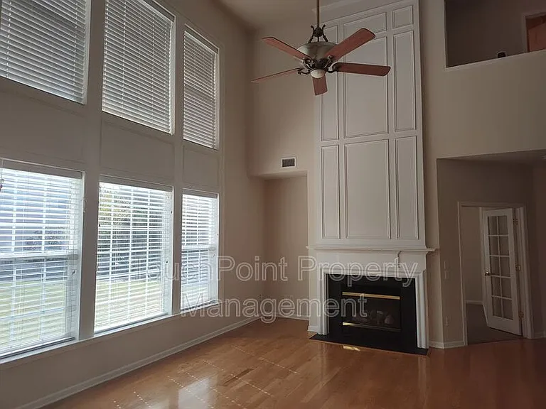 10804 Fountaingrove Dr — Photo 3