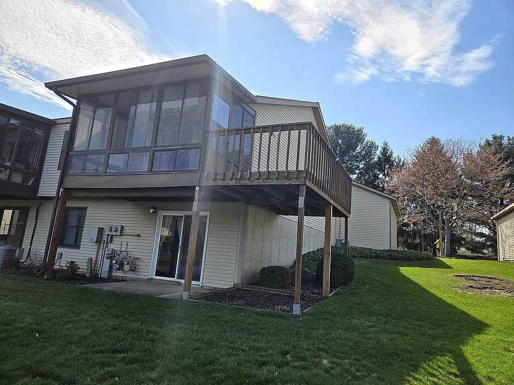 7044 Springtree Ln SW photo 1