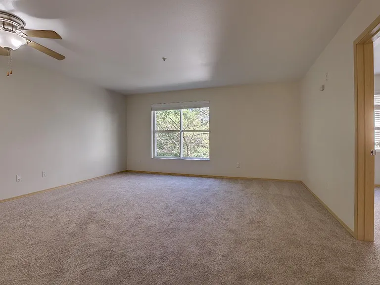 3215 NE 143rd St — Photo 17