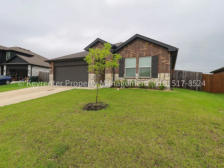 1308 Sunstone St — Photo 4
