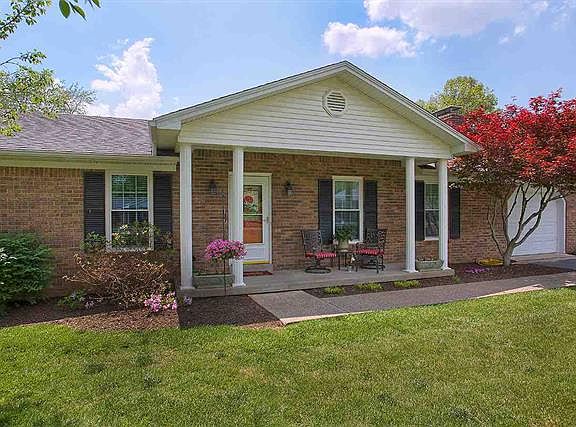 3rd image of 448 Sylvan Cir