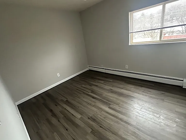 550 Lowell Ave — Photo 4
