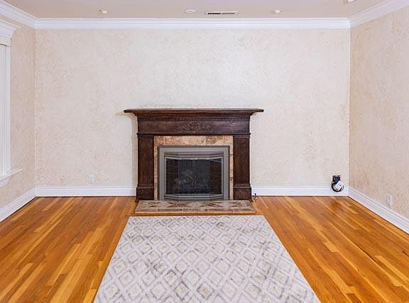 5th image of 878 College Dr