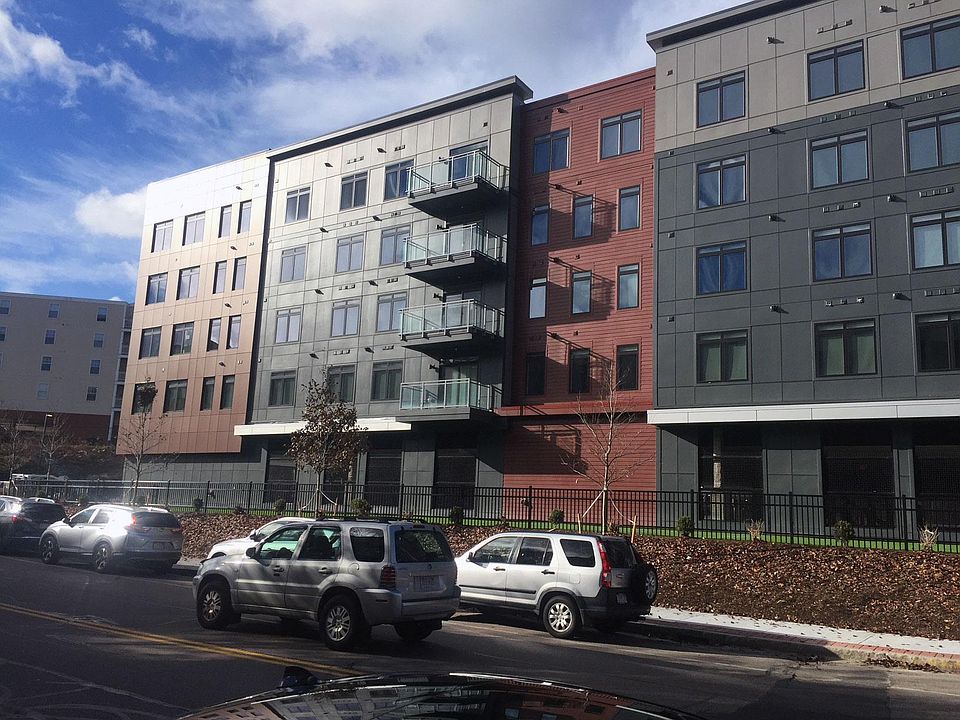 2nd image of 221 E Howard St #3F