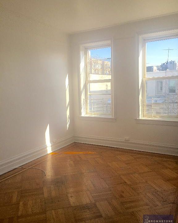 2nd image of 2131 E 1st St #2