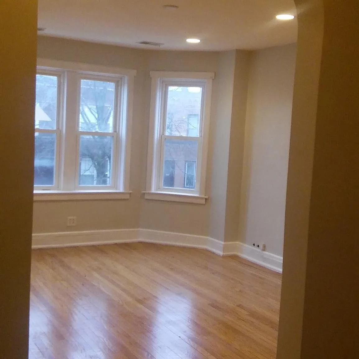 930 N Springfield Avenue — Photo 2