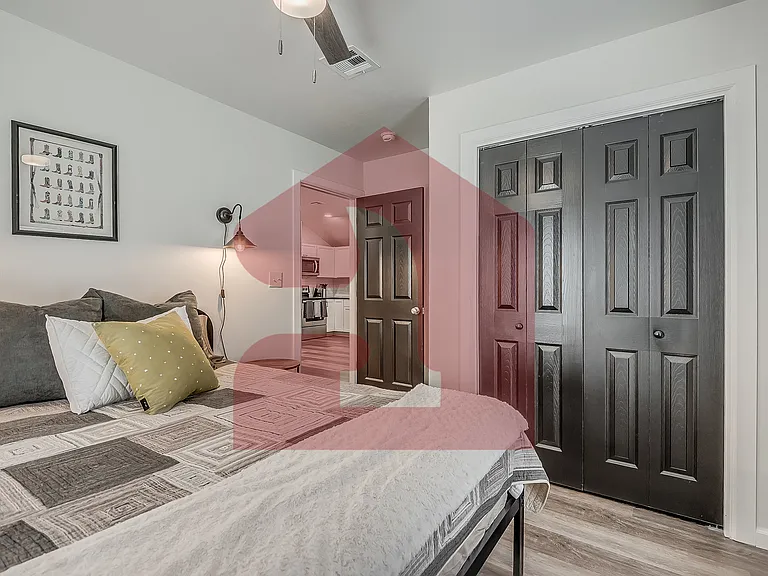 208 E Mosier St — Photo 56