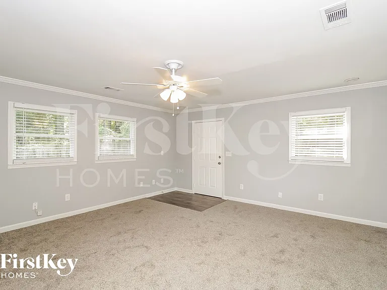 76 Hunters Cir — Photo 2