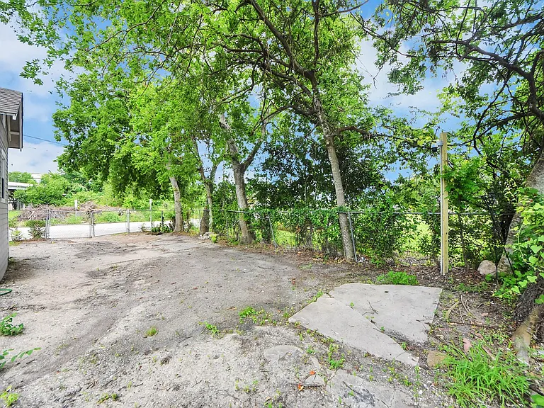 2102 Gray St #1 — Photo 29