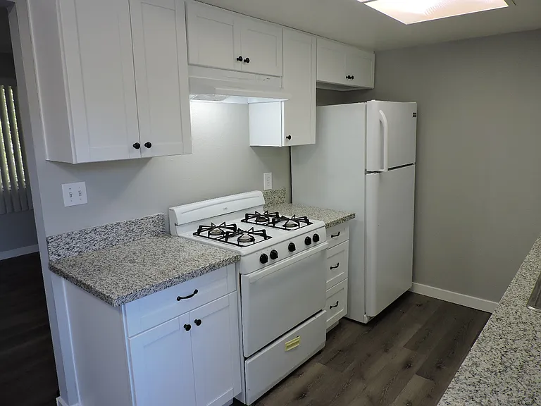 2520 Northrop Ave #5 — Photo 7