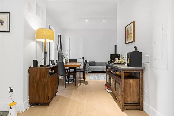 Rented by Realmart Realty LLC | media 20