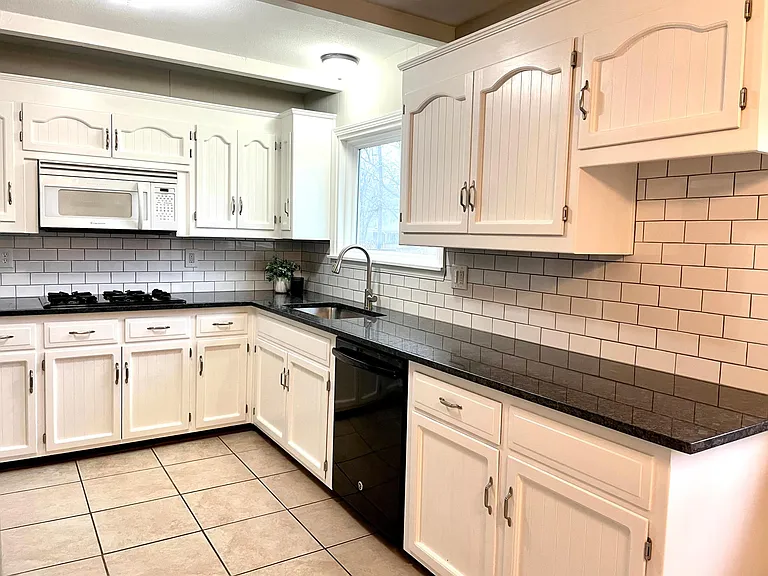 7908 W 92nd Ter — Photo 5
