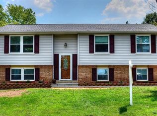134 N Harrison Rd, Sterling, VA 20164