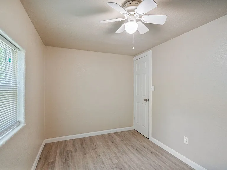 1000 Qualia Dr — Photo 20