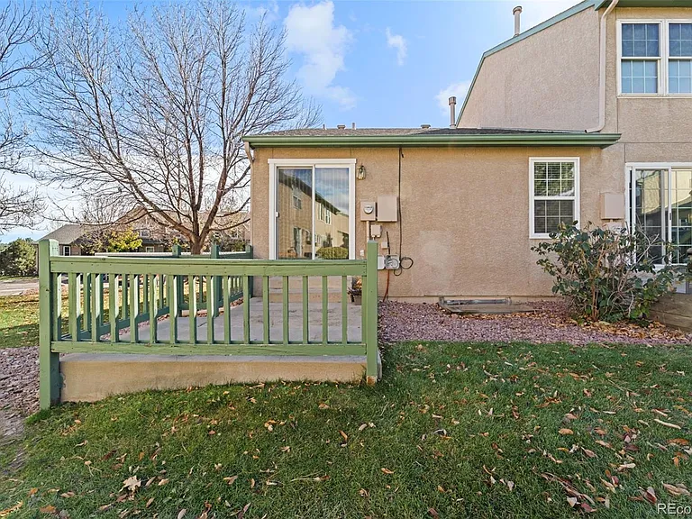 6082 Colony Cir — Photo 24