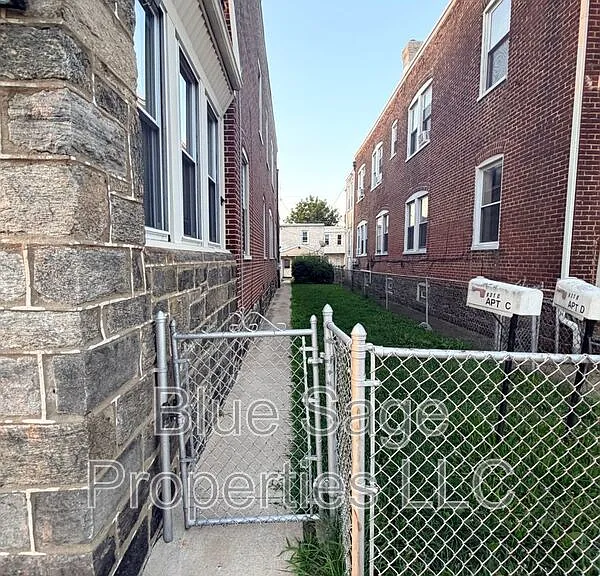 621 W 7th St #C — Photo 2