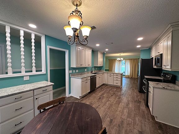 2nd image of 301 E Kingswood Dr