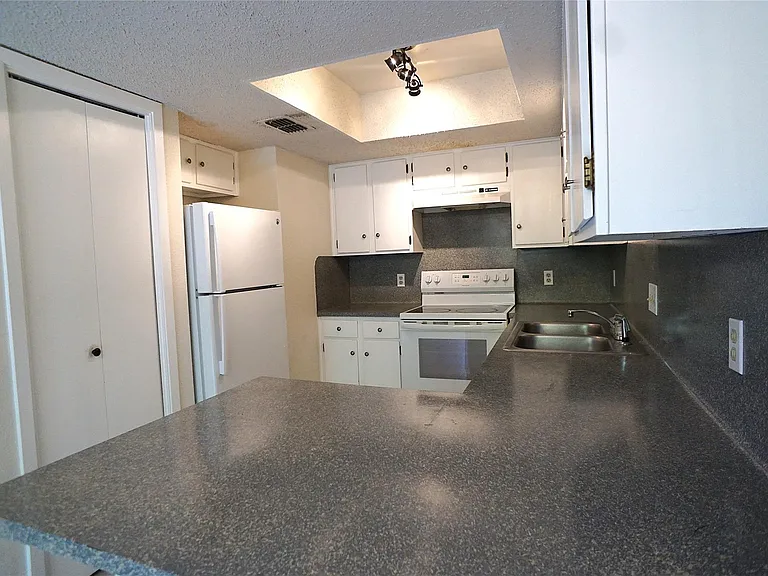 8418 Fathom Cir #C-302 — Photo 3