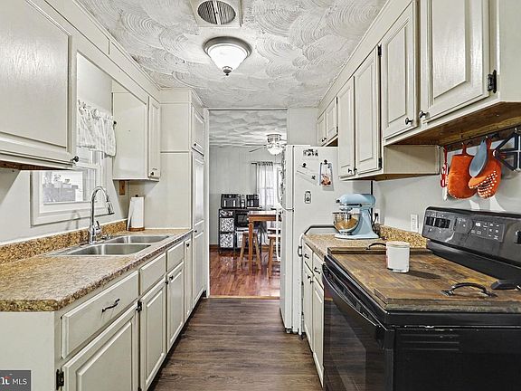 2nd image of 32 Pine Rd