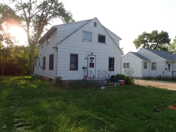 321 N 17th St, Estherville, IA 51334