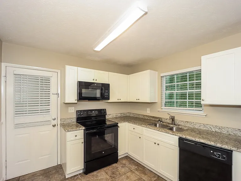 6133 Fieldcrest Dr — Photo 8
