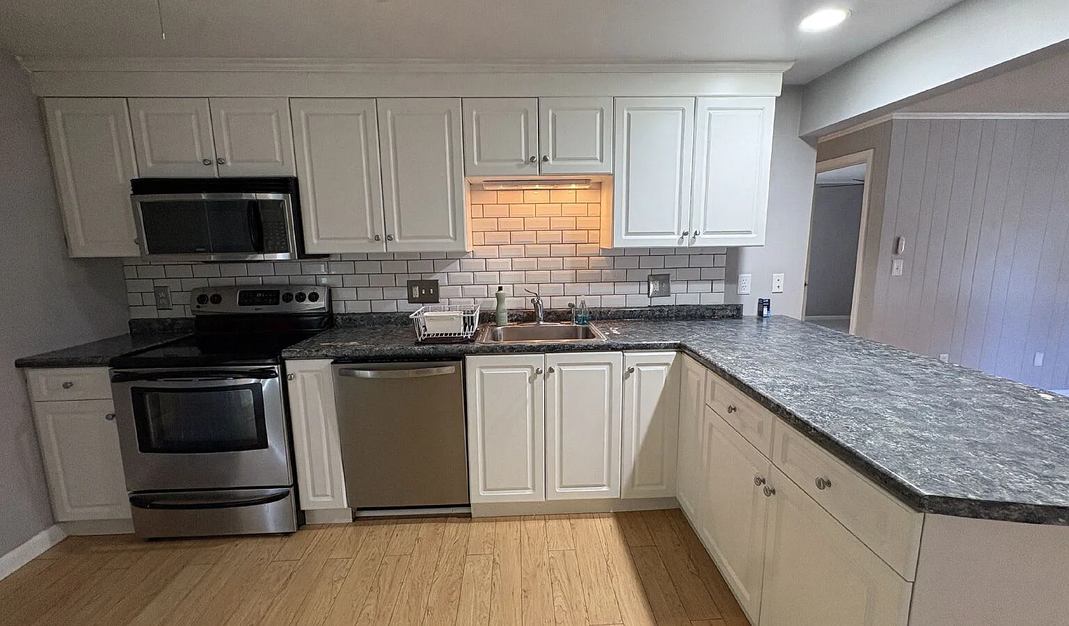 2 bed, 1.0 bath, 748 sqft, $2,250 — Photo 1