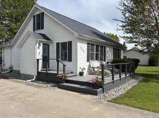 111 6th Ave, Tawas City, MI 48763