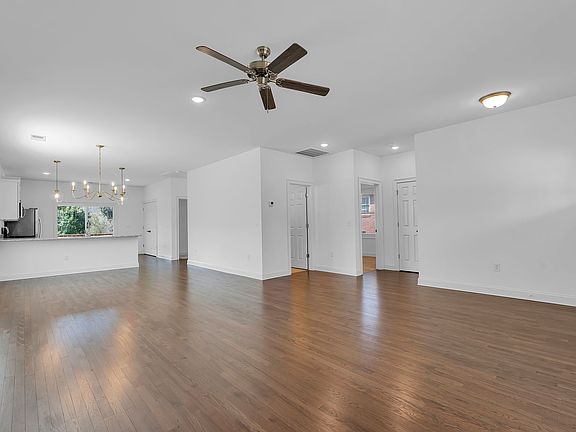 5th image of 336 Prosperity Ave