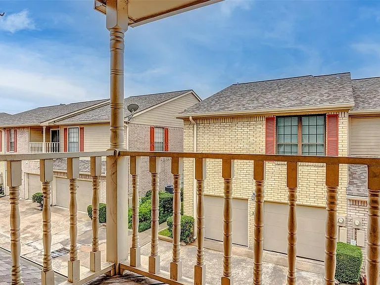 7350 Kirby Dr #5 — Photo 9