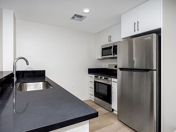 4th image of 3533 Chesapeake Ave #204
