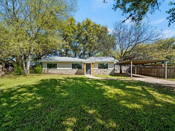 512 W Pecan Drive, Johnson City, TX 78636