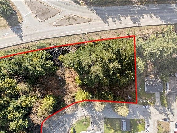 4th image of 320 Forrest Cres