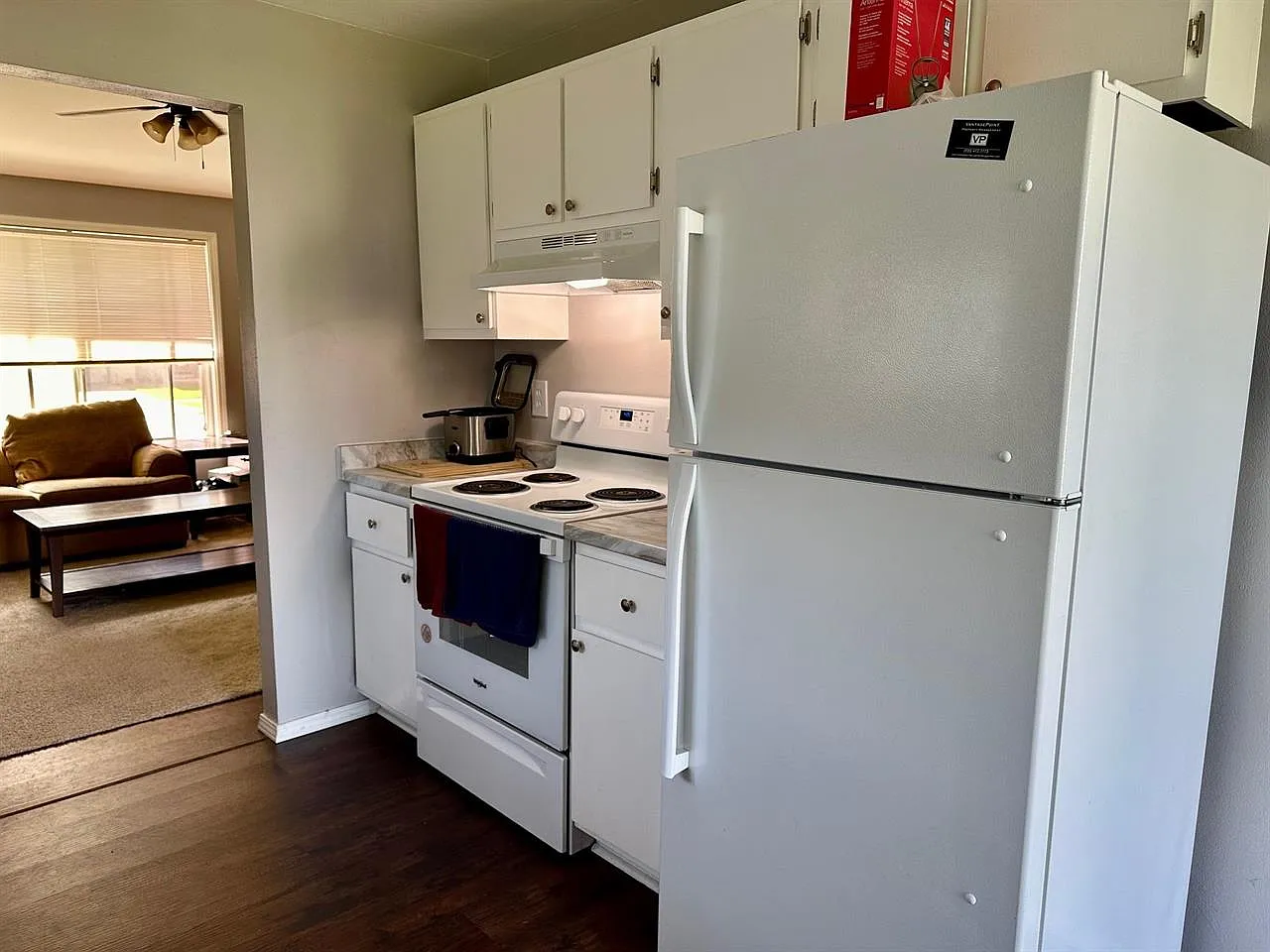2 bed, 1250 sqft, $1,425 — Photo 3