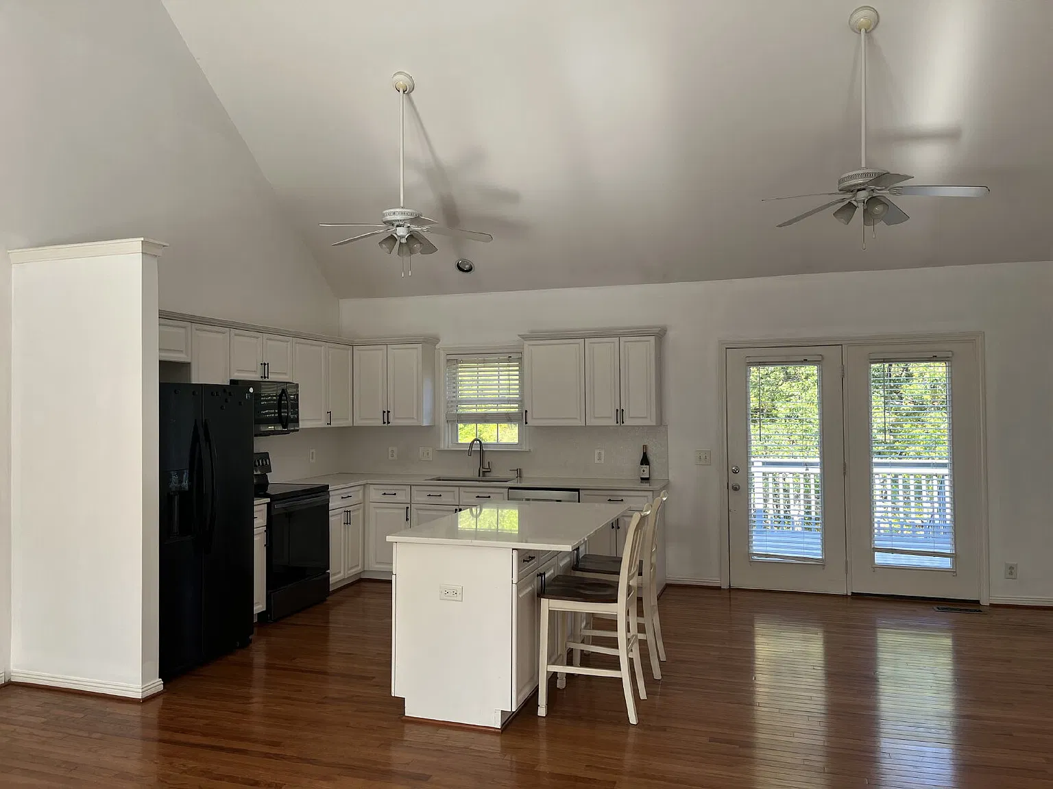 3 bed, 2.0 bath, 2256 sqft, $2,350 — Photo 3